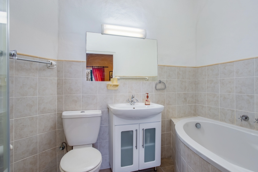 5 Bedroom Property for Sale in Uitsig Western Cape